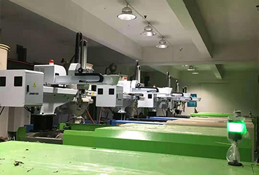注塑企業(yè)如何選擇合適自己的機(jī)械手？ 